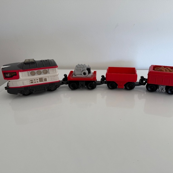 Fisher Price GeoTrax ~ Goggles & Bunsen! Smartest Team Engine cars & figure - Picture 1 of 11